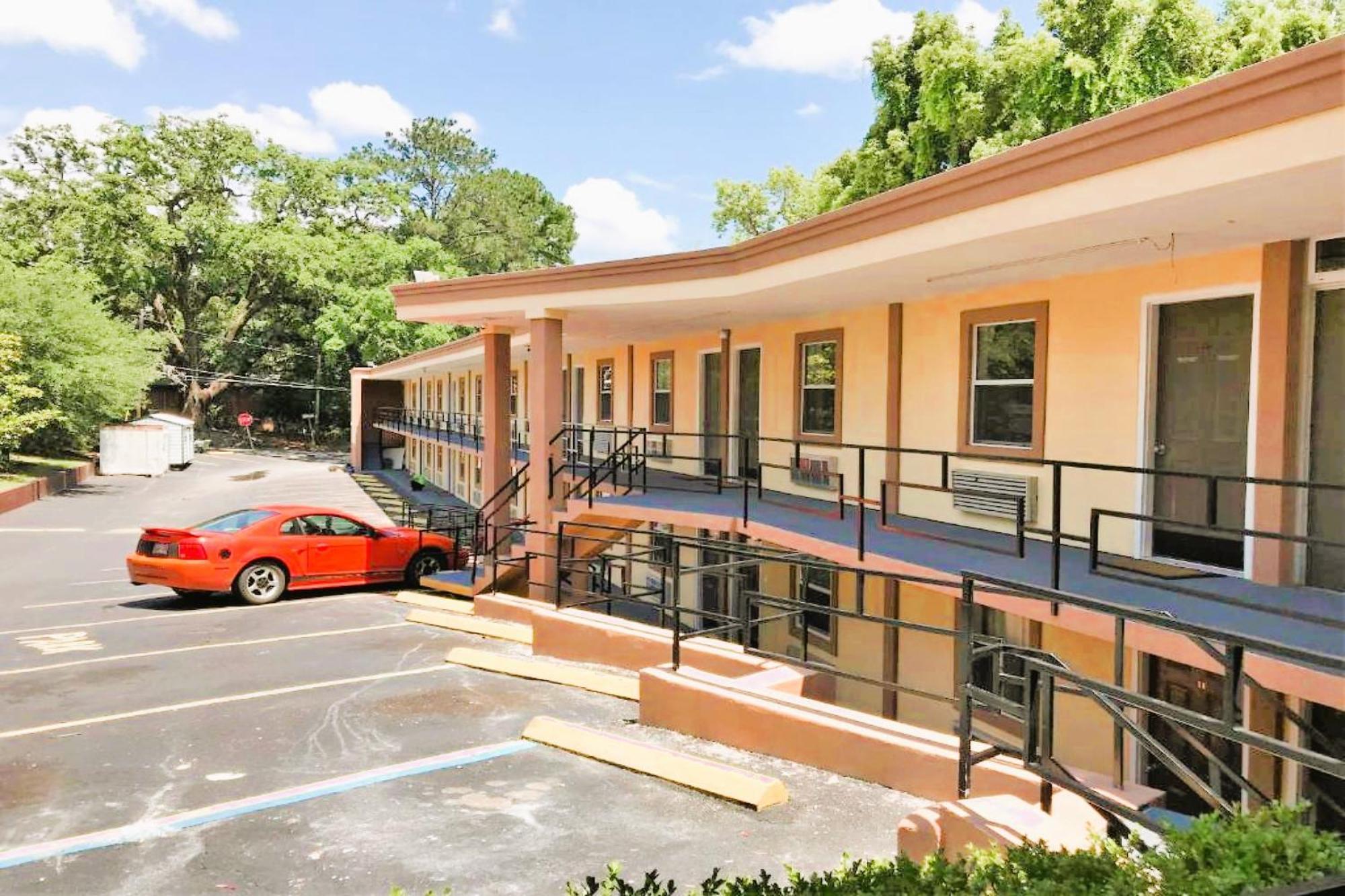 Oyo Hotel Tallahassee Downtown Extérieur photo
