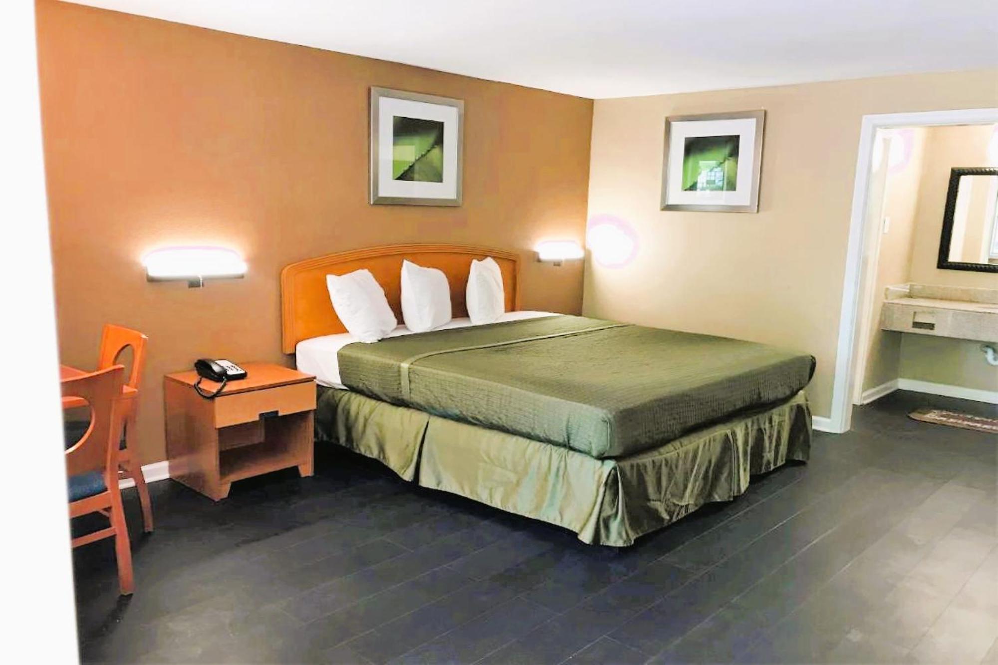 Oyo Hotel Tallahassee Downtown Extérieur photo
