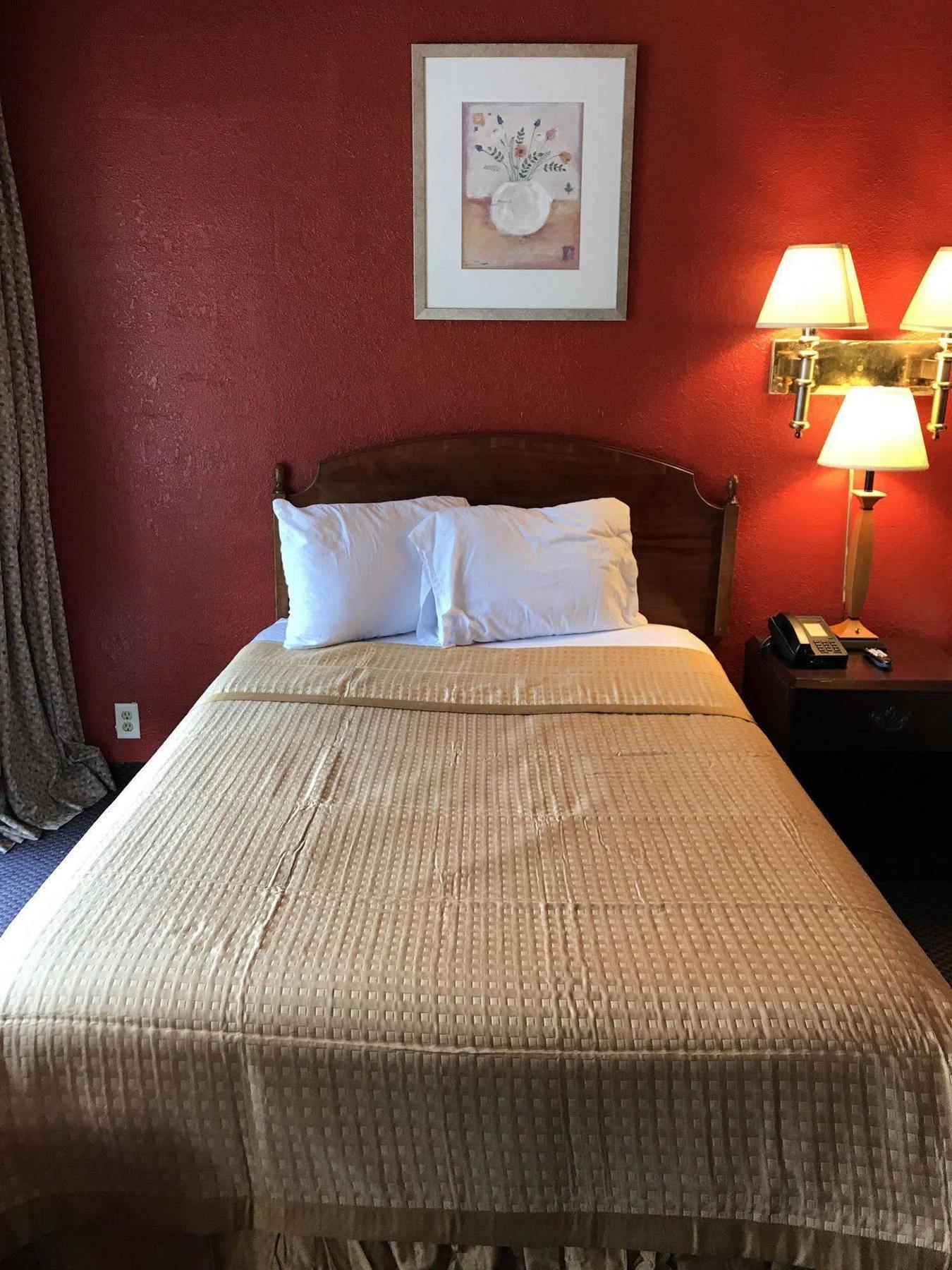 Oyo Hotel Tallahassee Downtown Extérieur photo