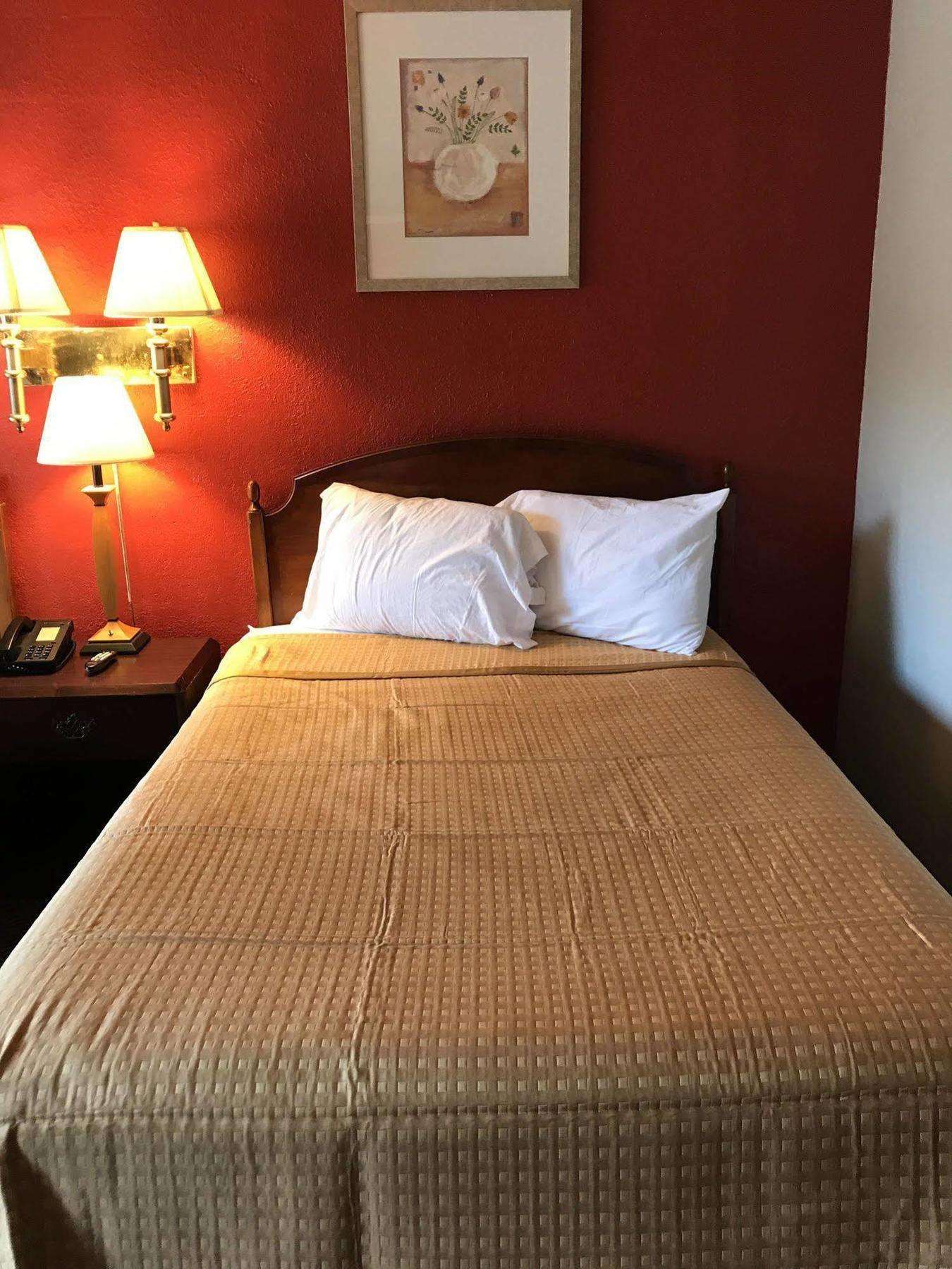 Oyo Hotel Tallahassee Downtown Extérieur photo